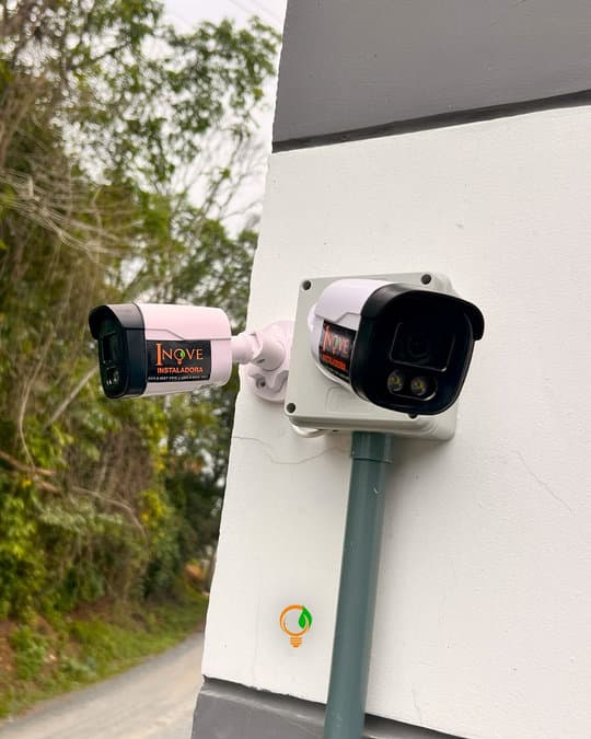 Câmera de segurança instalada